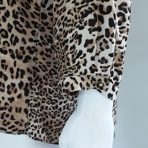 ZARA Basic Animal Print Roll Tab Sleeve V-Neck Collar Top Sz - Picture 8 of 10